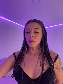 AmmyCollinsW online show from June 11, 2026, 8:28 pm