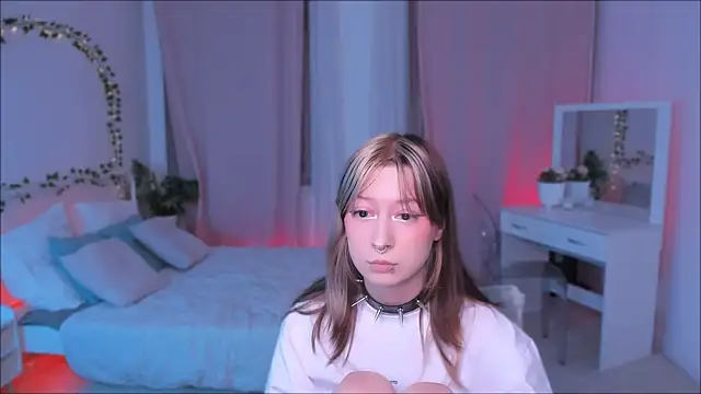 SaintGirl online show from January 13, 2025, 2:53 pm
