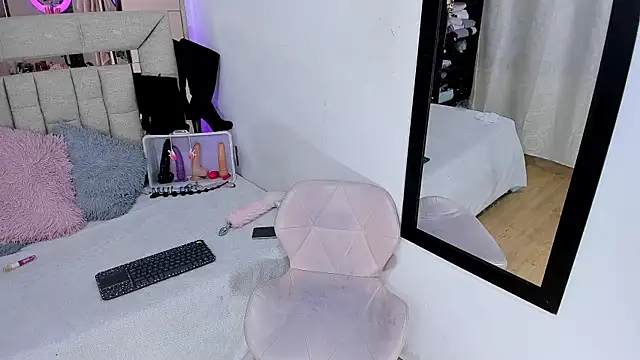 melody bonnet online show from February 10, 2026, 5:50 am