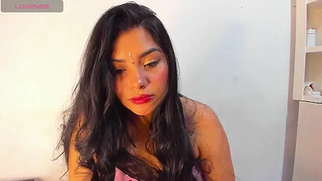lolaa staars online show from April 28, 2026, 8:24 pm