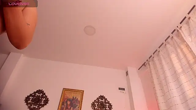 VeronicaGilss online show from June 14, 2026, 10:22 pm