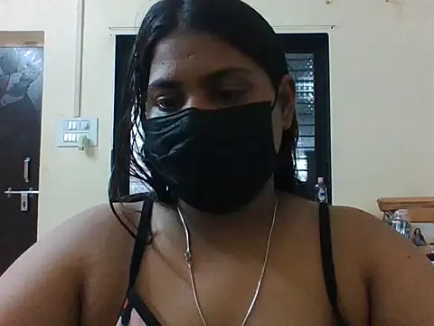 Hotmilfxox online show from May 29, 2026, 9:04 am