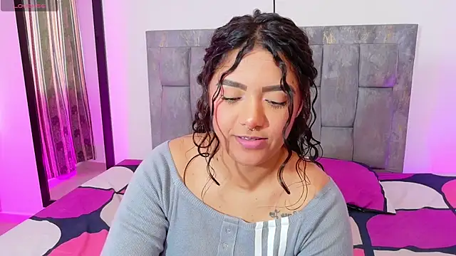 DIANEE 01 online show from July 2, 2026, 9:32 pm