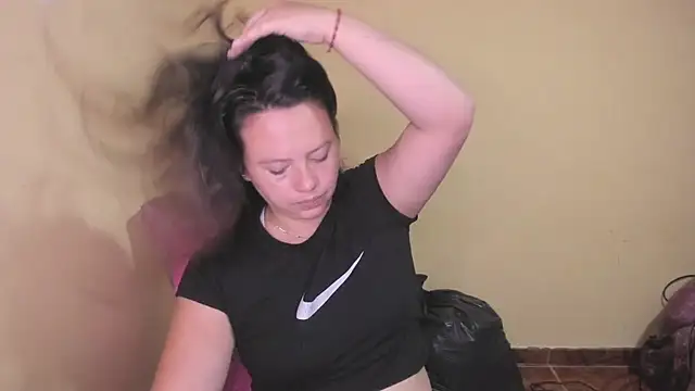 lauraguzman online show from July 9, 2026, 3:51 am