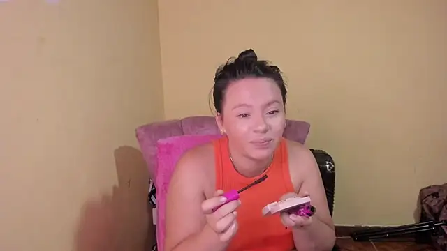 lauraguzman online show from June 16, 2026, 3:39 am