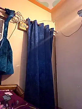 Hot Queen77 online show from April 18, 2026, 5:15 pm