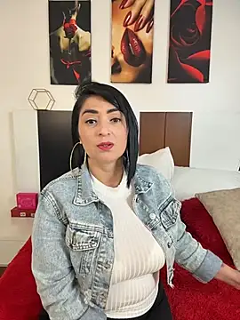 karenlennox1 online show from July 2, 2026, 10:38 pm