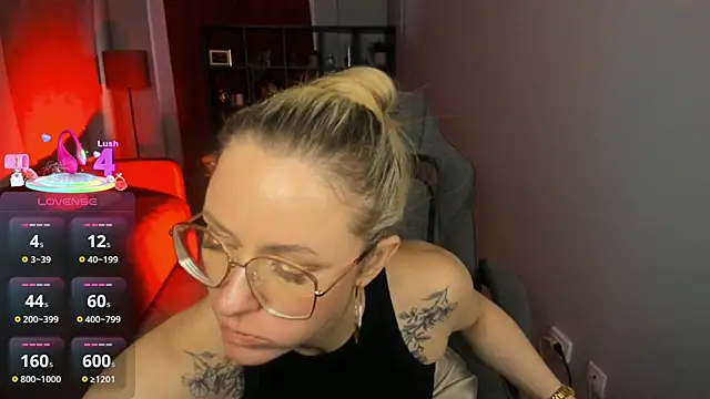 Snapshot of LadyIzabel chatting on April 9, 2026, 2:45 pm LadyIzabel online show from April 9, 2026, 2:45 pm