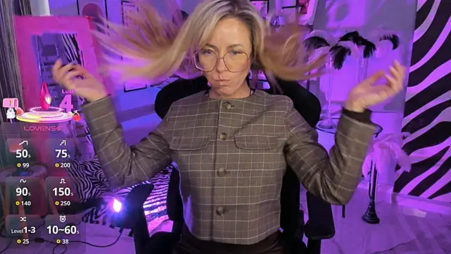 Snapshot of LadyIzabel chatting on April 16, 2026, 2:51 pm LadyIzabel online show from April 16, 2026, 2:51 pm