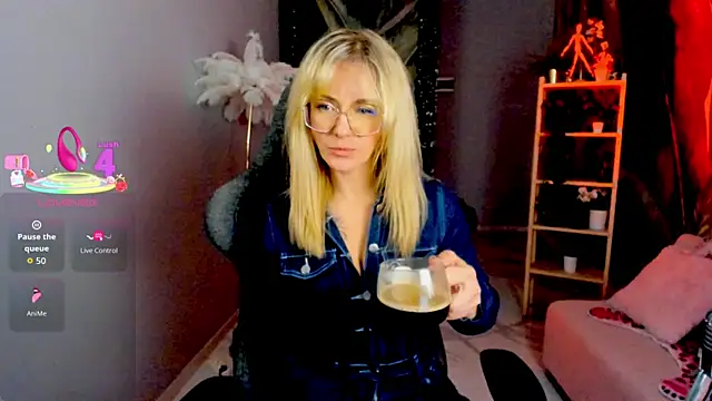 Snapshot of LadyIzabel chatting on April 7, 2026, 2:41 pm LadyIzabel online show from April 7, 2026, 2:41 pm