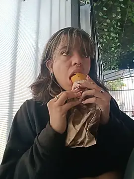 ivannabellini online show from June 23, 2026, 1:42 pm