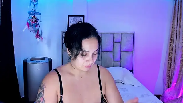 brianaGuzman online show from June 17, 2026, 6:07 pm