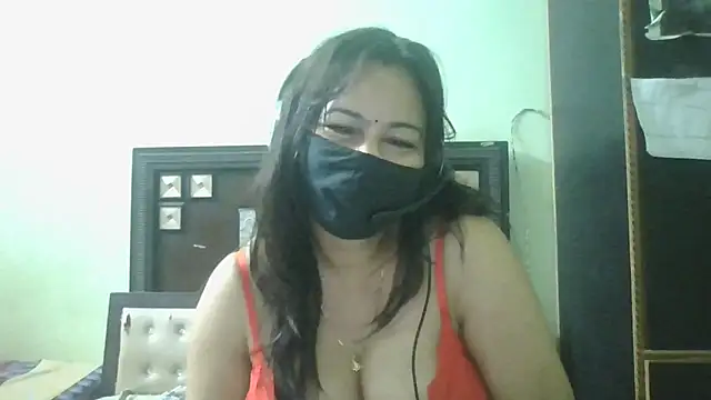 Snapshot of couplesuni chatting on May 7, 2026, 3:11 am couplesuni online show from May 7, 2026, 3:11 am