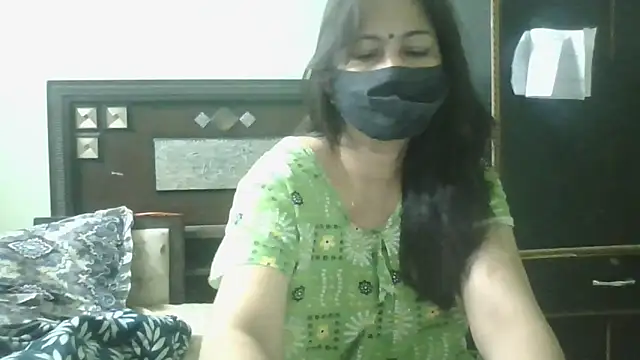 Snapshot of couplesuni chatting on May 4, 2026, 2:04 am couplesuni online show from May 4, 2026, 2:04 am