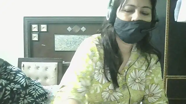 Snapshot of couplesuni chatting on May 18, 2026, 2:23 am couplesuni online show from May 18, 2026, 2:23 am