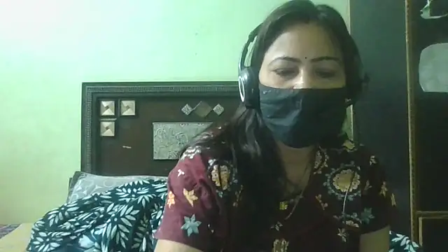 Snapshot of couplesuni chatting on April 22, 2026, 10:33 am couplesuni online show from April 22, 2026, 10:33 am