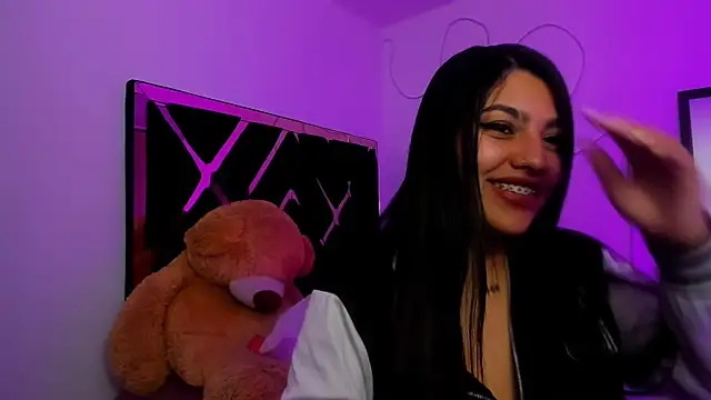 SarahStones online show from June 14, 2026, 9:54 am
