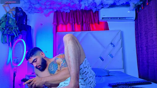 Rich boy01 online show from May 29, 2026, 3:40 pm