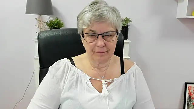 IrisDream online show from June 18, 2026, 9:14 am