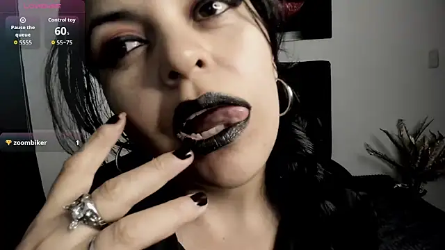 scarlett w0lf online show from June 7, 2026, 6:13 pm