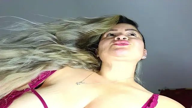 Snapshot of scarletteowens chatting on March 24, 2026, 9:15 pm scarletteowens online show from March 24, 2026, 9:15 pm