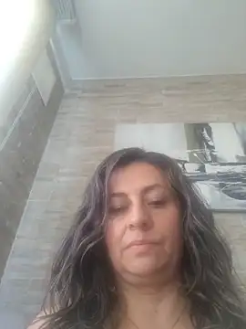 Latiinvenushot online show from June 15, 2026, 6:18 pm