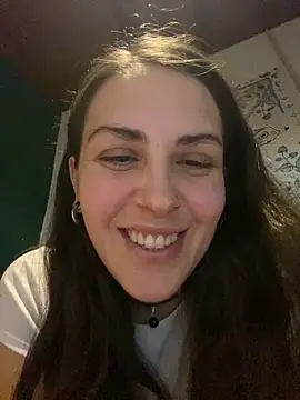 isadelasestrellas online show from May 13, 2026, 8:49 pm
