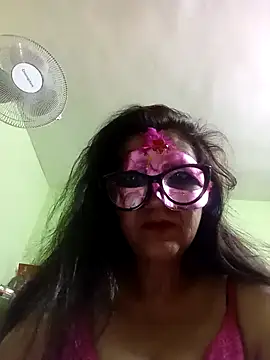 Snapshot of DesiMuffin chatting on February 9, 2025, 9:05 am DesiMuffin online show from February 9, 2025, 9:05 am