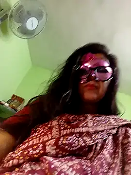 Snapshot of DesiMuffin chatting on February 13, 2025, 6:20 am DesiMuffin online show from February 13, 2025, 6:20 am