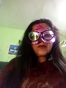 Snapshot of DesiMuffin chatting on February 19, 2025, 7:48 pm DesiMuffin online show from February 19, 2025, 7:48 pm