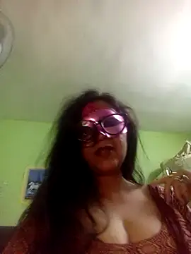 Snapshot of DesiMuffin chatting on February 19, 2025, 6:33 am DesiMuffin online show from February 19, 2025, 6:33 am