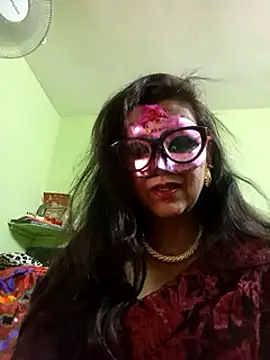 Snapshot of DesiMuffin chatting on March 20, 2025, 8:29 pm DesiMuffin online show from March 20, 2025, 8:29 pm