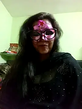 Snapshot of DesiMuffin chatting on March 18, 2025, 10:07 am DesiMuffin online show from March 18, 2025, 10:07 am