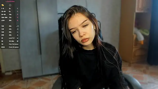 SweetyDeviliya online show from June 11, 2026, 8:22 am