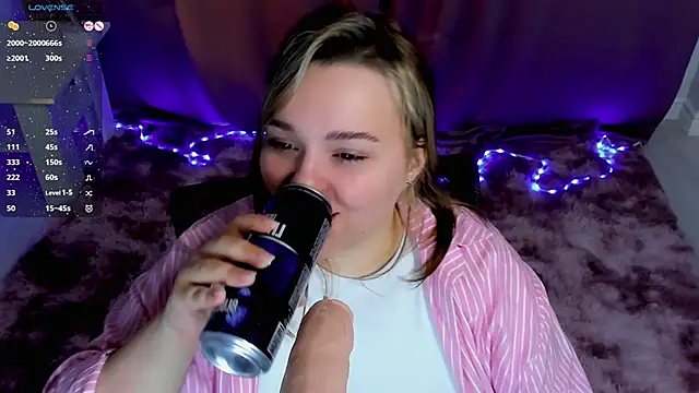 Snapshot of AlliceBrown_ chatting on February 8, 2025, 12:17 pm AlliceBrown online show from February 8, 2025, 12:17 pm