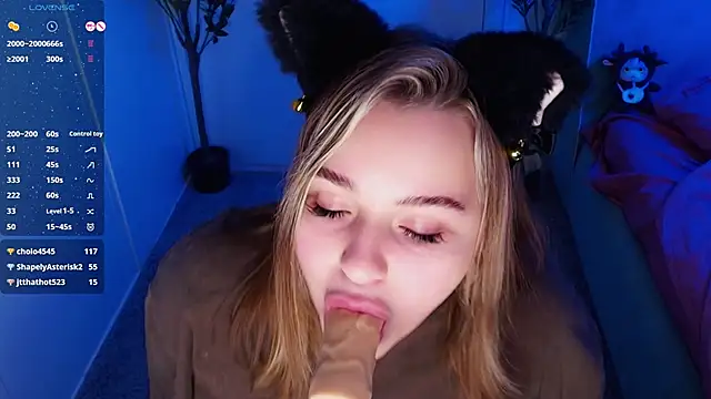 Snapshot of AlliceBrown_ chatting on December 24, 2024, 9:39 am AlliceBrown online show from December 24, 2024, 9:39 am