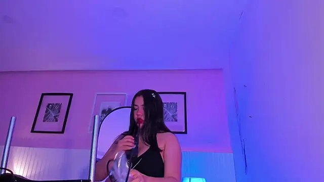 emma smile online show from June 20, 2026, 12:32 pm