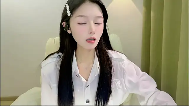 xiaodaibabyy online show from November 25, 2025, 1:55 pm