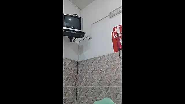 luisfer 306 online show from January 24, 2025, 6:04 pm