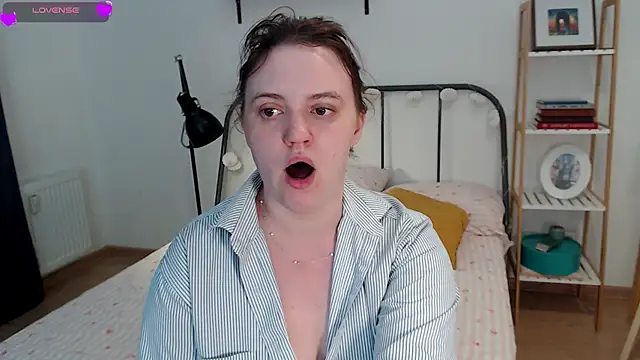 Snapshot of Lella_Ryann_ chatting on June 13, 2026, 9:02 pm Lella Ryann online show from June 13, 2026, 9:02 pm