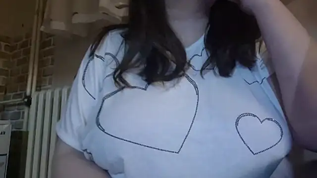 AalinnaK online show from March 31, 2026, 5:59 pm