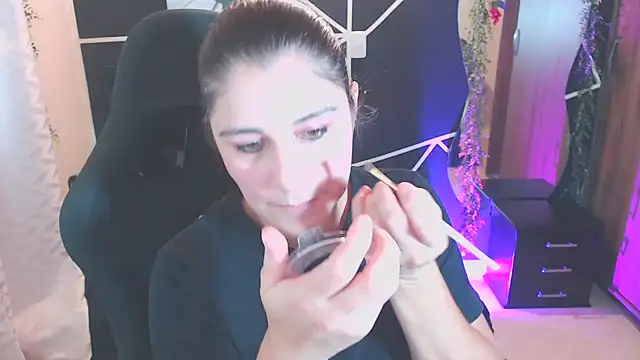 LUCY LI online show from April 21, 2026, 6:03 pm