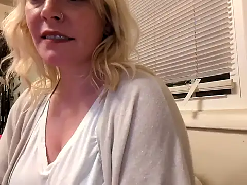 lexiwet23 online show from June 8, 2026, 8:59 am