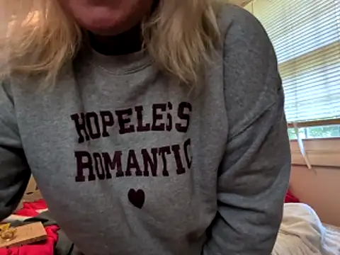 lexiwet23 online show from June 17, 2026, 3:33 pm
