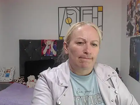 emperabigbootybigass online show from June 19, 2026, 12:22 pm