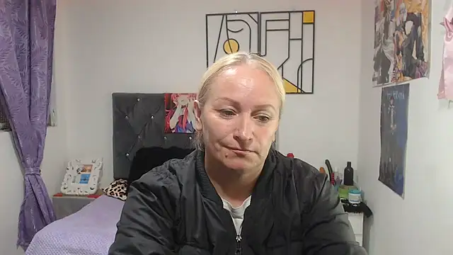 emperabigbootybigass online show from June 18, 2026, 12:21 pm