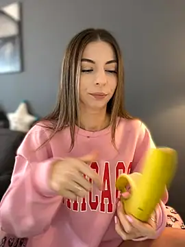 Mia Ethan online show from November 25, 2025, 8:14 am