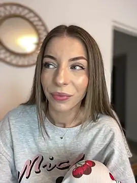 Mia Ethan online show from October 11, 2025, 9:21 am