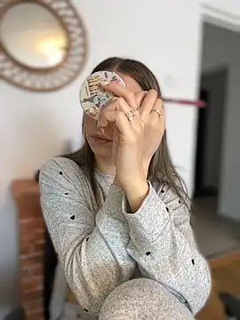 Mia Ethan online show from October 21, 2025, 8:36 am