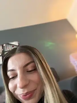 Mia Ethan online show from April 23, 2026, 12:29 pm